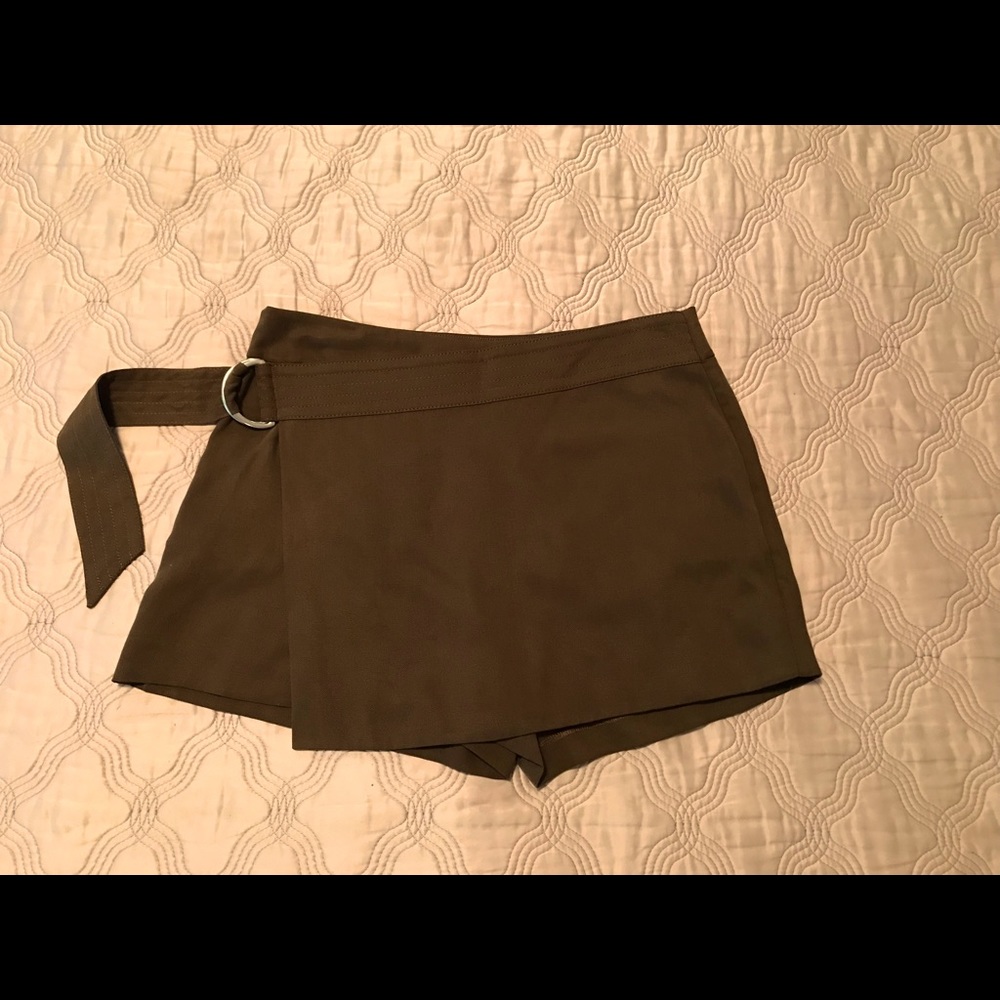🍀H&M hunter green wrap skort with side zipper🍀